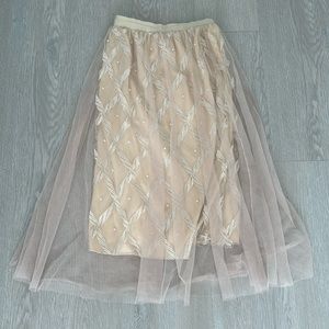 Midi skirt with pearls in the front